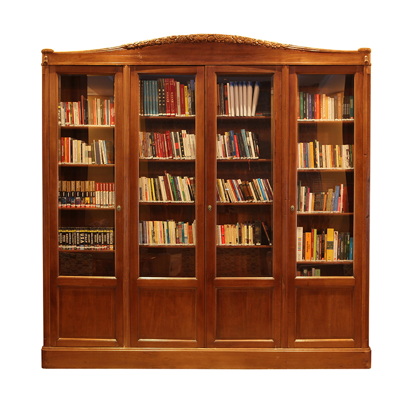 Armário biblioteca de madeira entalhada