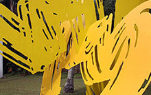 Marcello Nitsche: Possui esculturas em espaços públicos na Praça da Sé e no Parque da Luz, ambos em São Paulo.